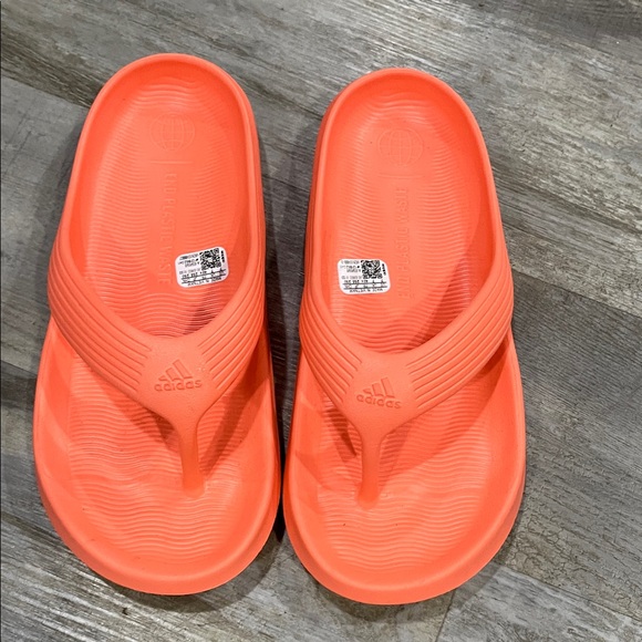 Adidas flip-flops 🩴 sandals size mens 7 Vibrant Orange Flip Flops - Picture 4 of 10
